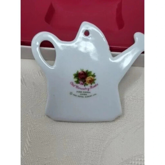 RARE ROYAL DOULTON ALBERT OLD COUNTRY ROSES WATERING CAN ORNAMENT - Picture 4 of 4